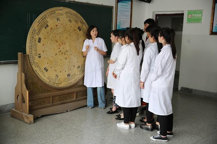 中医学大学学的多吗？大学学中医怎么样