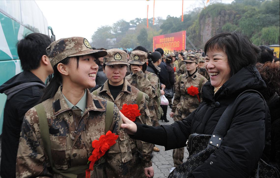 大二女生去当兵划算吗？大学大二去当兵怎么样