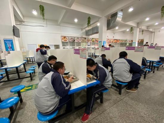 西宁光华中学有学生食堂吗？青海民族大学伙食怎么样