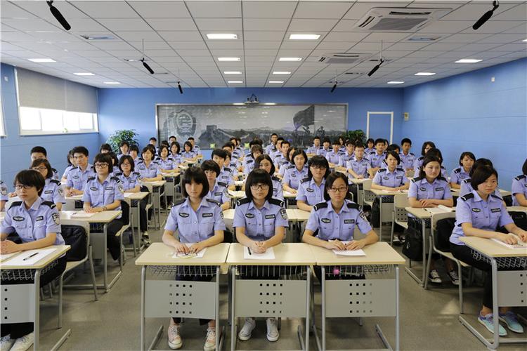 安徽警官职业学院法律文秘专业怎么样啊？安徽警官职业学院的妹子怎么样
