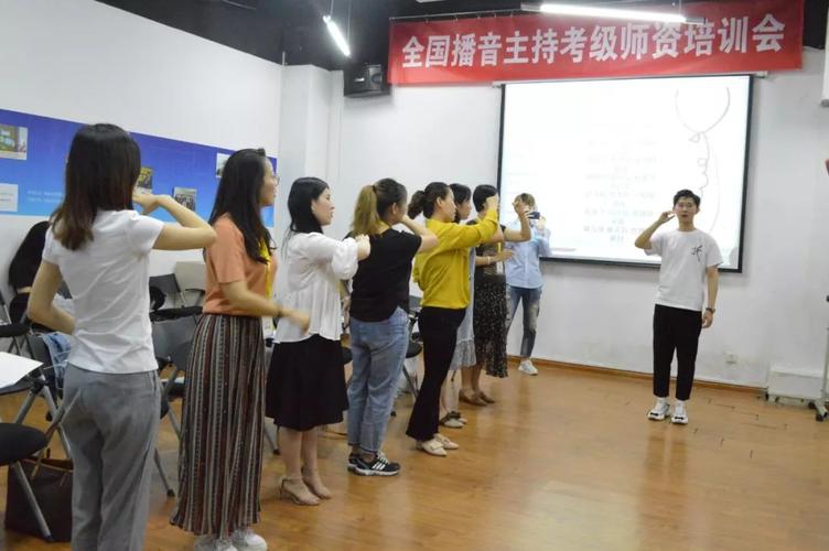 三本读播音主持好就业吗？播音主持兼职究竟怎么样