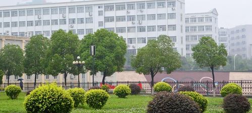 湖北医药学院怎么样啊？湖北人文科技学院这个学校怎么样