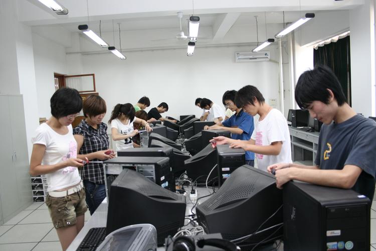 工商管理和计算机应用技术我改选哪个？浙江工商的计算机专业怎么样