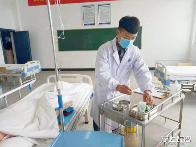 专科，男护在三甲实习，有出路吗？护职业环境怎么样