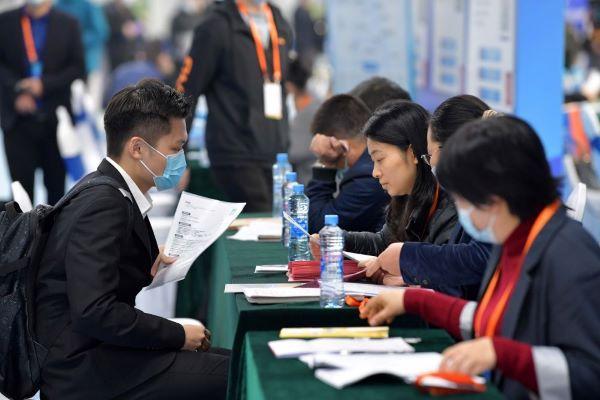 江西机场集团校招是正式工吗？南昌大学合同制福利怎么样