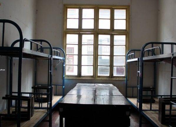长沙师范学院专科学校宿舍是上下铺的吗环境怎么样？（长沙师范大学女生宿舍怎么样）