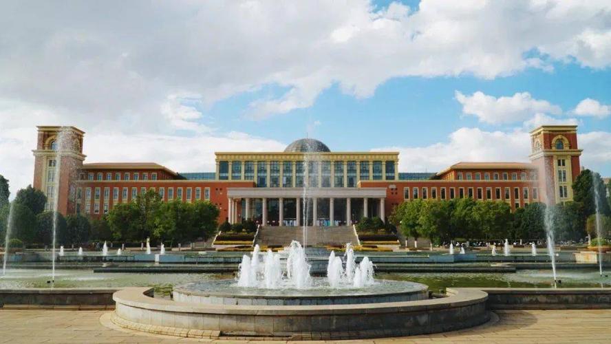 去昆明上大学的利弊？（在昆明上大学怎么样）