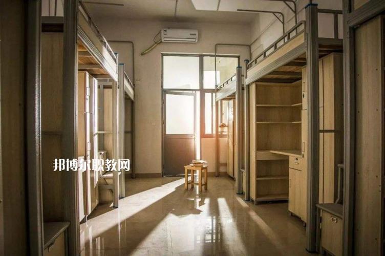内江职业技术学院寝室有四人间吗？（内江职业技术学院学生宿舍怎么样）