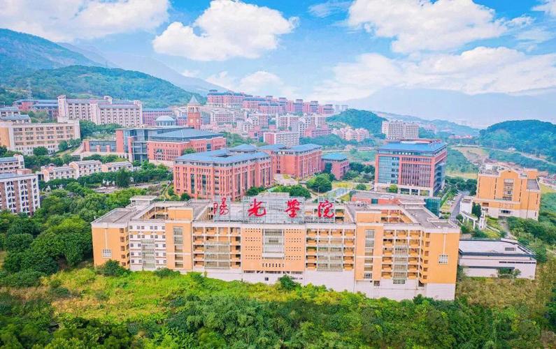 阳光学院环境怎么样啊？（阳光学院怎么样啊）