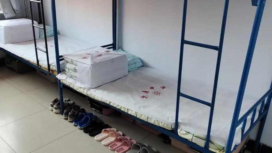 承德双桥卉原中学伙食费贵吗？（承德卉源学校初中住宿条件怎么样）