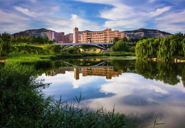 山东大学兴隆山校区附近有什么好玩的？（山大兴隆山校区怎么样）