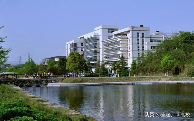 长江大学的地理位置及气候？（武汉大学气候怎么样）