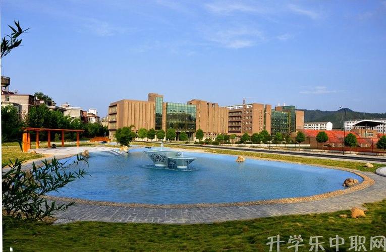 景德镇陶瓷大学怎么样？（江西陶瓷工艺美术技术学院怎么样）