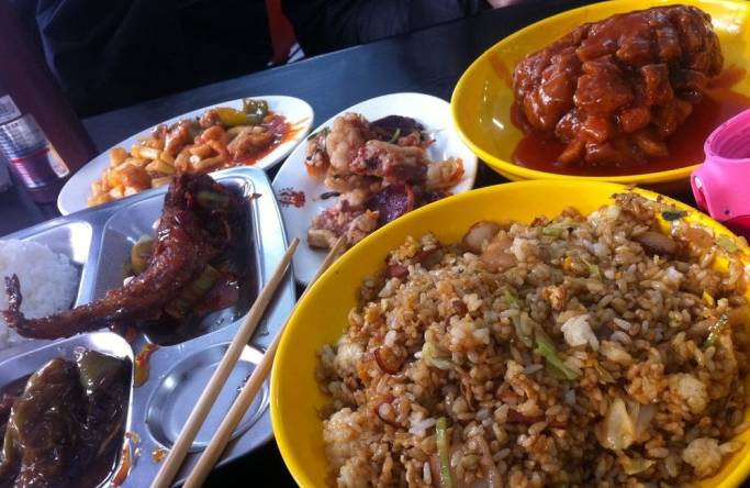 在黑龙江大学一个月多少生活费？（黑龙江大学食堂饭菜怎么样）