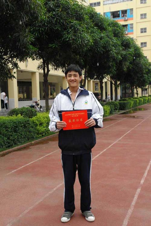 南宁市育才实验中学到底好不好啊如题,谢谢了?(清华经管何平怎么样)