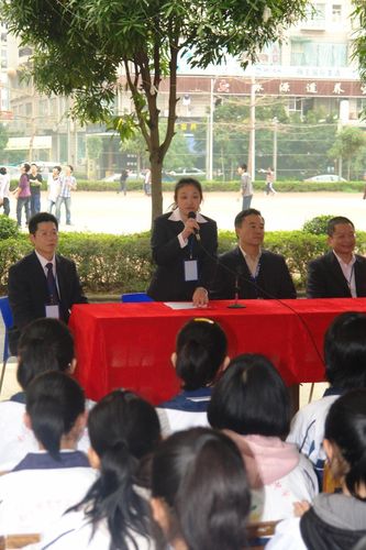 南宁市育才实验中学到底好不好啊如题,谢谢了?(清华经管何平怎么样)