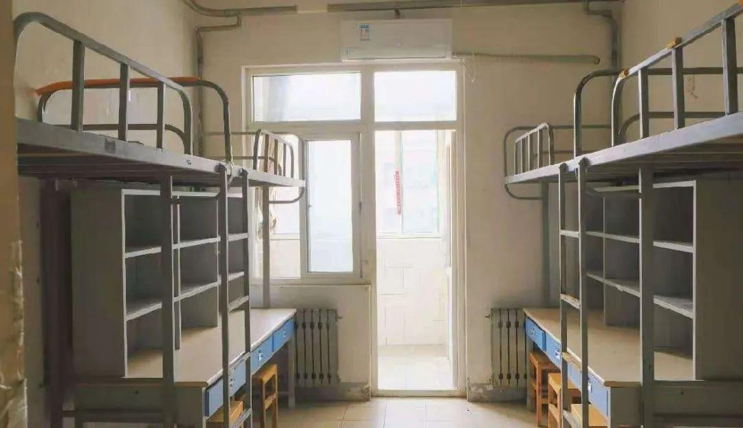 山东建筑大学对外开放吗,有个朋友在里面,想进去听课,晚上住在她们宿舍可以吗?(山东建筑大学的宿舍怎么样)
