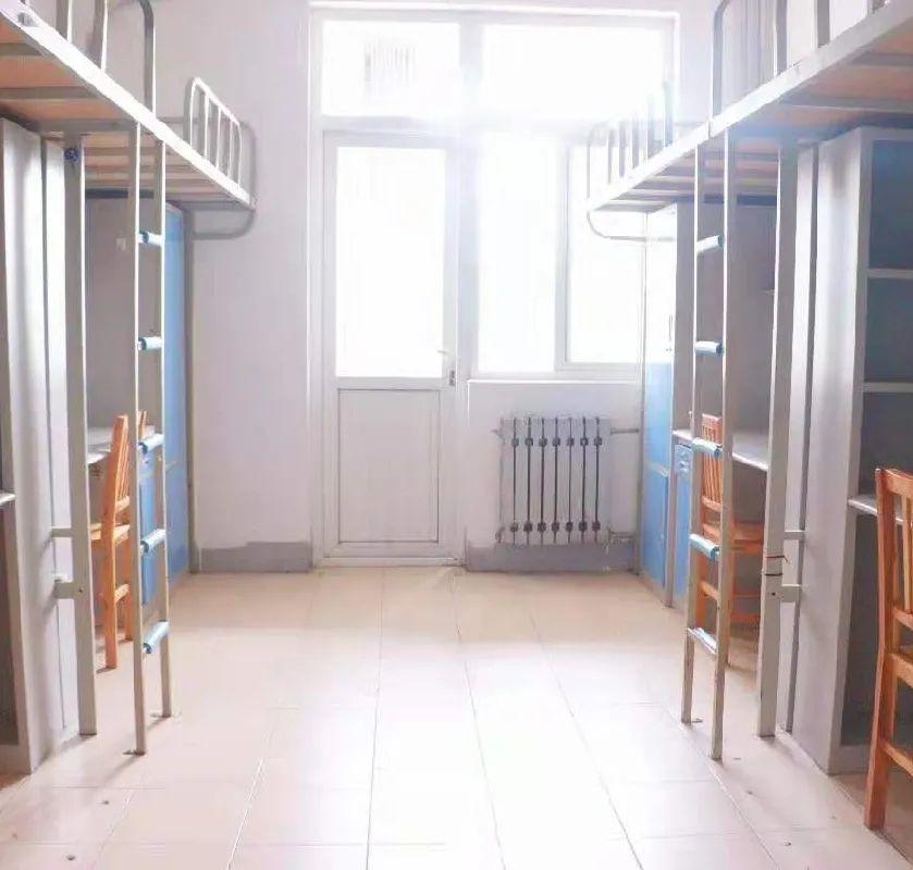 山东建筑大学对外开放吗,有个朋友在里面,想进去听课,晚上住在她们宿舍可以吗?(山东建筑大学的宿舍怎么样)