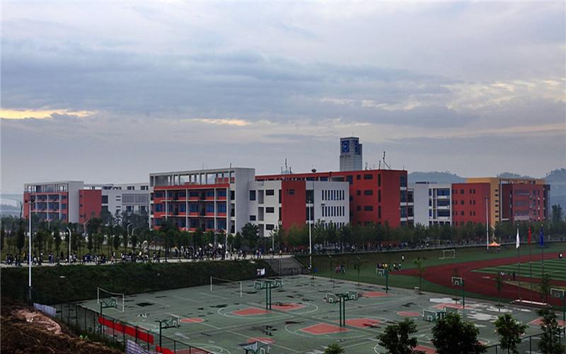 合川区高校园区思源路15号是重庆工商职业学院北门还是南门？（重庆工商职业学院附近怎么样）