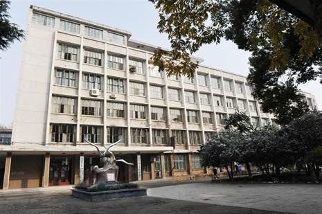 武汉理工大学土建学院是本科吗?(湖北工业大学土建学院怎么样)