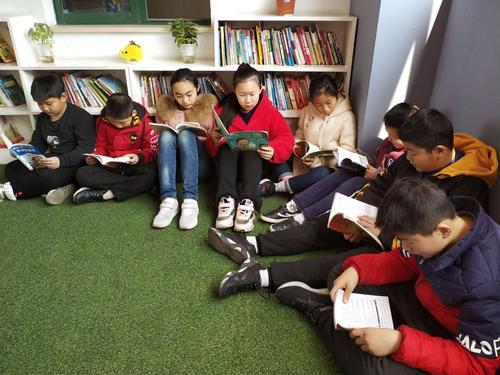 爱读书的孩子作者是谁？（大学不参加观摩会怎么样）