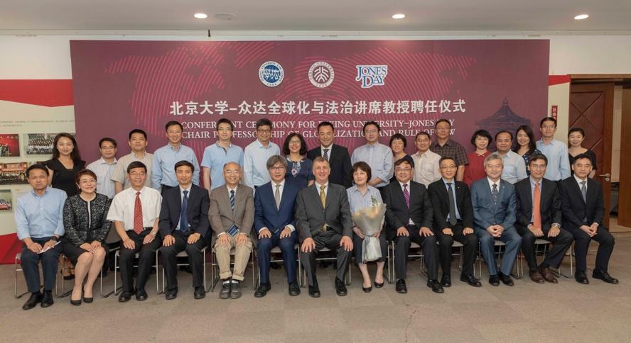 哈佛法学院教授什么级别?(哈佛大学法学怎么样)