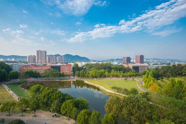 信阳学院怎么样？（信阳市上大学怎么样）